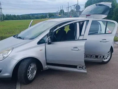 Gebraucht Opel Corsa Edition 80 PS (58 kW) 2009 Silber Kleinwagen
