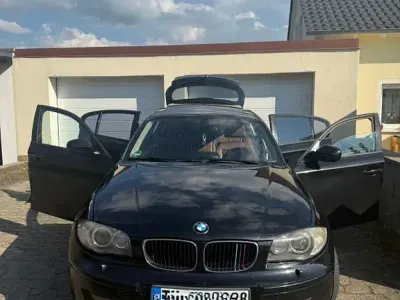 Käytetty BMW 123 204 HP (150 kW) 2011 Musta Viistoperä