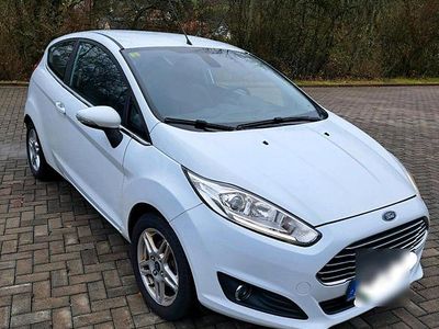Weiß Gebraucht 2014 Ford Fiesta Coupé | 3.800 €