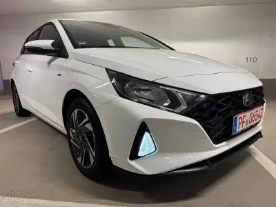 Gebraucht Hyundai i20 Intro Edition 101 PS (74 kW) 2021 Weiß Kleinwagen