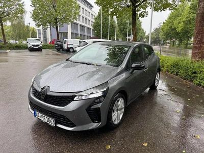 Dolomitgrau metallic Gebraucht 2024 Renault Clio V Evolution Kleinwagen | 19.990 € (Etwas zu teuer)