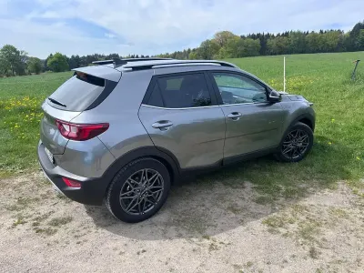Gebraucht Kia Stonic 101 PS (74 kW) 2025 Grau SUV