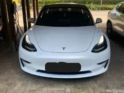 Second-hand Tesla Model 3 377 kW (513 CP) 2022 Alb Berlinǎ