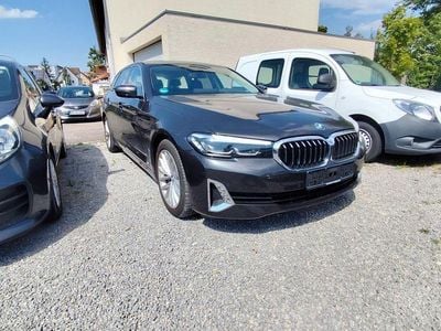 Grau Gebraucht 2022 BMW 530e Luxury Line Kombi | 31.800 € (Guter Preis)