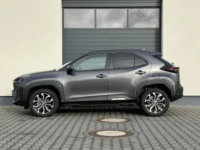 Neu Toyota Yaris Cross Comfort 131 PS (96 kW) 2026 Marlin grau SUV