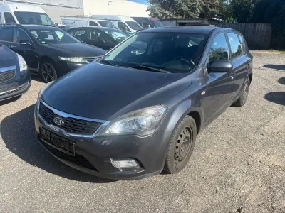 Usata Kia Ceed Edition 7 90 CV (66 kW) 2012 Grigio Utilitaria