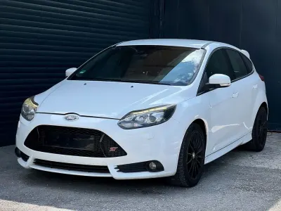 Gebraucht Ford Focus ST 250 PS (183 kW) 2014 Weiß Limousine