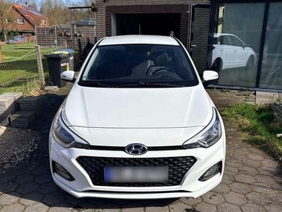 Gebraucht Hyundai i20 Active 101 PS (74 kW) 2019 Weiß Kleinwagen