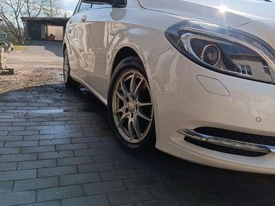 Usata Mercedes B180 122 CV (89 kW) 2011 Bianco Monovolume