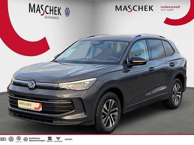 Neu VW Tiguan 150 PS (110 kW) 2025 Delfingrau metallic SUV