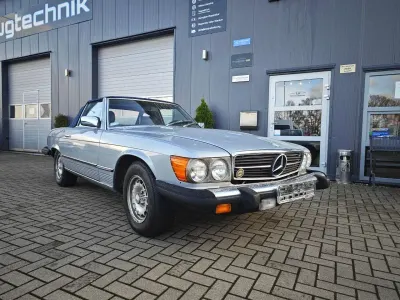 Begagnad Mercedes SL380 204 HK (150 kW) 1984 Blå Cab