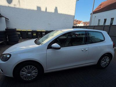 Gebraucht VW Golf VI 86 PS (63 kW) 2011 Weiß Kleinwagen