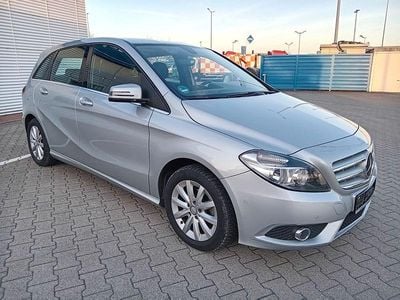 Usata Mercedes B180 122 CV (89 kW) 2014 Argento Monovolume