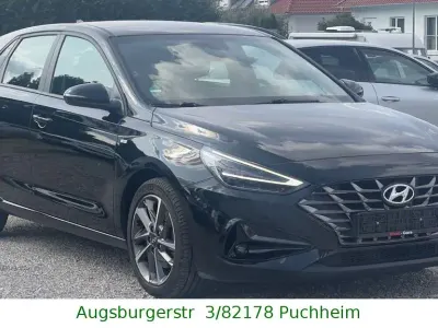 Gebraucht Hyundai i30 Trend 160 PS (117 kW) 2022 Schwarz Limousine