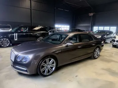 Begagnad Bentley Flying Spur Mulliner 635 HK (467 kW) 2016 Grå Sedan
