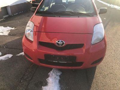 Usata Toyota Yaris Basis 69 CV (50 kW) 2010 Rosso Utilitaria