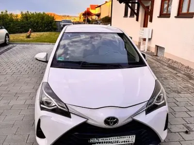 Gebraucht Toyota Yaris Comfort 69 PS (50 kW) 2018 Weiß Limousine