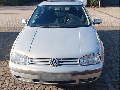 Silber Gebraucht 1998 VW Golf IV Kleinwagen | 1.650 €