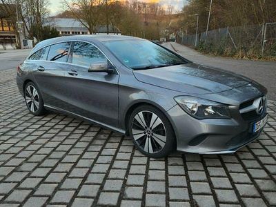 Gebraucht Mercedes CLA200 Shooting Brake 136 PS (100 kW) 2019 Grau Kombi