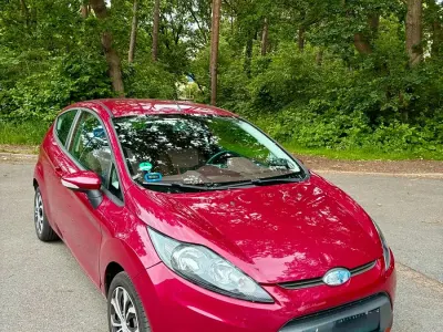 Gebraucht Ford Fiesta 82 PS (60 kW) 2008 Rot Kleinwagen