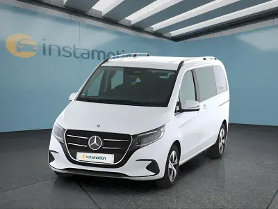 Gebraucht Mercedes V220 163 PS (119 kW) 2024 Weiß Van / Kleinbus