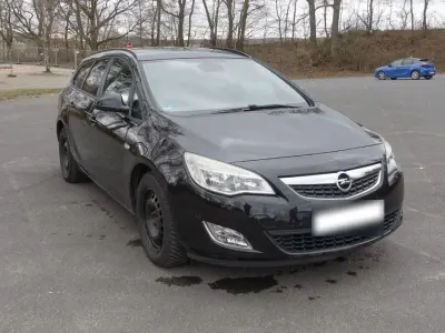 Gebraucht Opel Astra Edition 110 PS (80 kW) 2011 Schwarz Kombi