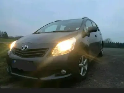 Gebraucht Toyota Verso 126 PS (92 kW) 2010 Grau Van / Kleinbus