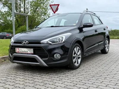 Gebraucht Hyundai i20 Active 101 PS (74 kW) 2016 Schwarz Limousine