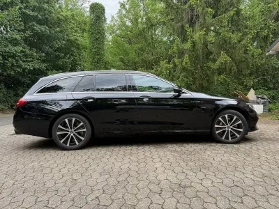 Gebraucht Mercedes E300 194 PS (142 kW) 2020 Schwarz Limousine