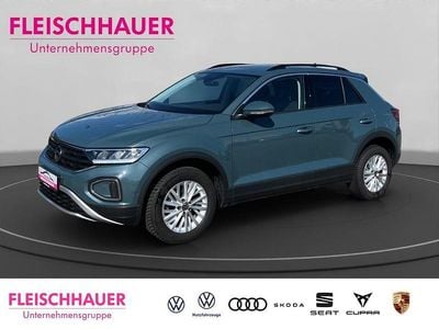 Second-hand VW T-Roc Life 116 CP (85 kW) 2024 Albastru SUV