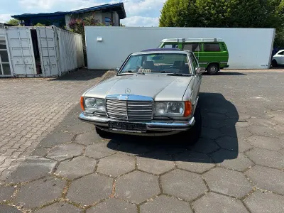 Gebraucht Mercedes 300 125 PS (91 kW) 1985 Silber Coupé