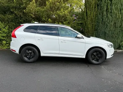 Używany Volvo XC60 Momentum 163 KM (119 kW) 2013 Biały SUV