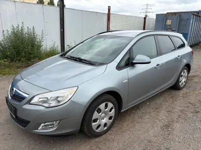 Gebraucht Opel Astra Design Edition 110 PS (80 kW) 2011 Silber Kombi