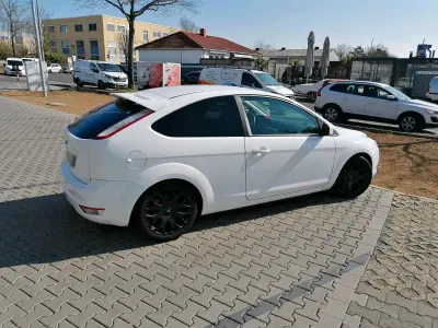 Gebraucht Ford Focus 2009 Weiß Kleinwagen