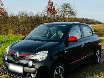 Używany Renault Twingo Intens 90 KM (66 kW) 2017 Czarny Hatchback