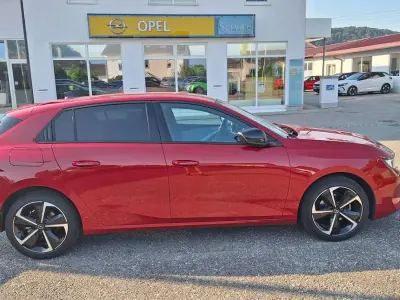 Gebraucht Opel Astra Elegance 131 PS (96 kW) 2023 Chili rot Kleinwagen