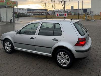 Grau Gebraucht 2002 VW Golf IV Kleinwagen | 2.999 € (Teuer)