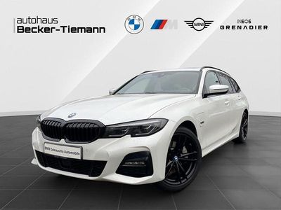 Gebraucht BMW 330e M Sport 292 PS (214 kW) 2022 Mineralweiß Kombi