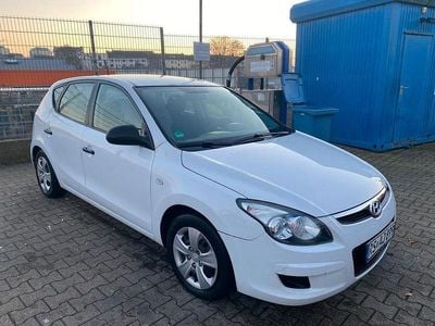 Weiß Gebraucht 2010 Hyundai i30 Classic Limousine | 1.950 € (Guter Preis)