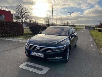 Gebraucht VW Passat Comfortline 150 PS (110 kW) 2018 Schwarz Kombi