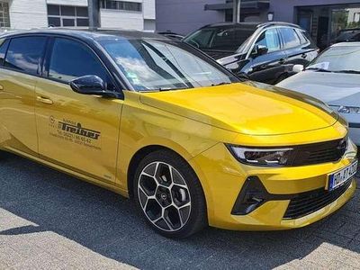 Lackierung amber yellow/typ Gebraucht 2023 Opel Astra Ultimate Limousine | 24.990 € (Etwas zu teuer)