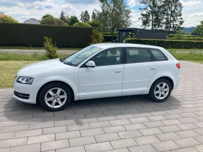 Używany Audi A3 Attraction 105 KM (77 kW) 2012 Biały Hatchback