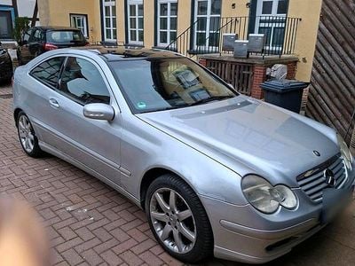 Gebraucht Mercedes 220 143 PS (105 kW) 2002 Silber Coupé