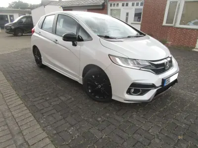 Gebraucht Honda Jazz Dynamic 131 PS (96 kW) 2018 Platinum white perleffektlack Kleinwagen