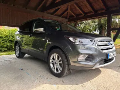 Gebraucht Ford Kuga Titanium 182 PS (133 kW) 2018 Grau SUV