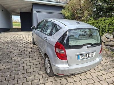Gebraucht Mercedes A180 Elegance 116 PS (85 kW) 2010 Silber Van / Kleinbus