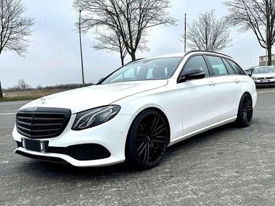 Weiß Gebraucht 2017 Mercedes E220 Night Kombi | 19.900 € (Fairer Preis)