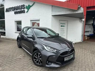 Gebraucht Toyota Yaris Hybrid Club 116 PS (85 kW) 2020 Grau Limousine