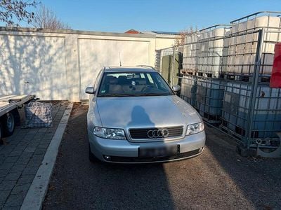Gebraucht Audi A4 Basis 123 PS (90 kW) 1999 Silber Kombi