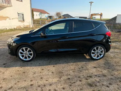 Gebraucht Ford Fiesta 100 PS (73 kW) 2017 Schwarz Kleinwagen